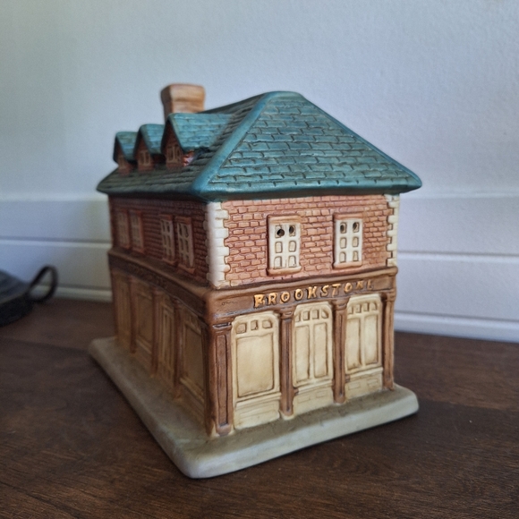 Brookstone historic building for Christmas Village - Picture 6 of 11